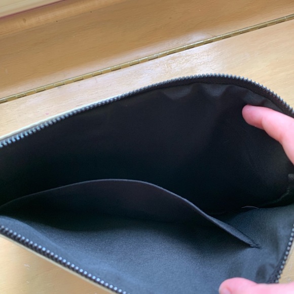 brand new makeup bag - Picture 3 of 3